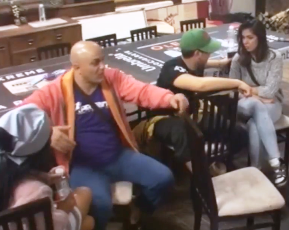 Šta je pevačica davnih dana bezobrazno radila na stolici?! (VIDEO)