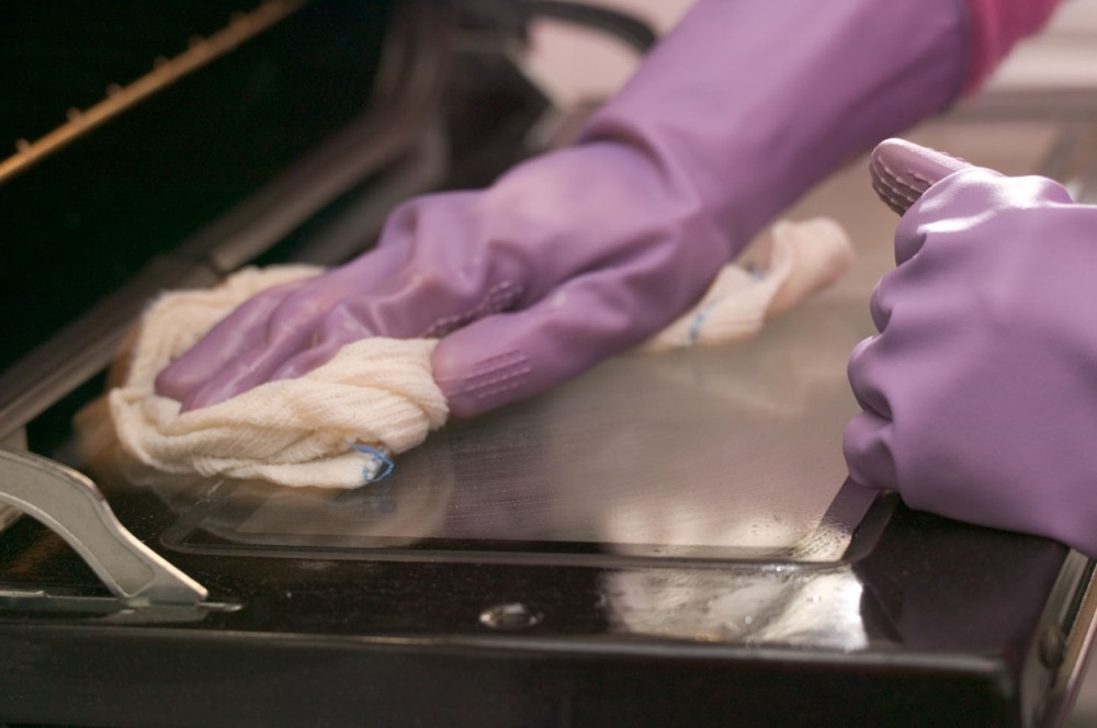 Kako da bez muke oribate rešetku iz rerne!