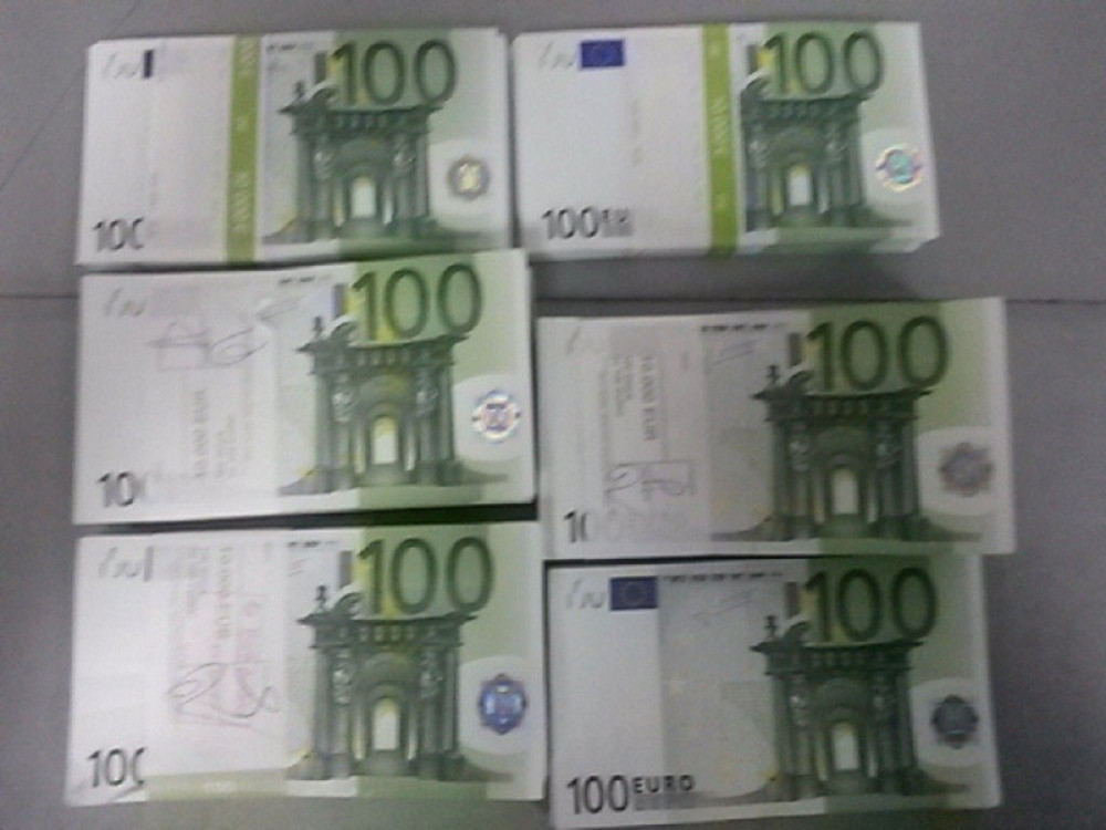 Uhvaćena dvojica švercera deviza iz Nemačke! Prijavili su po 10.000 EVRA, ali ovaj detalj pokazao je da lažu!