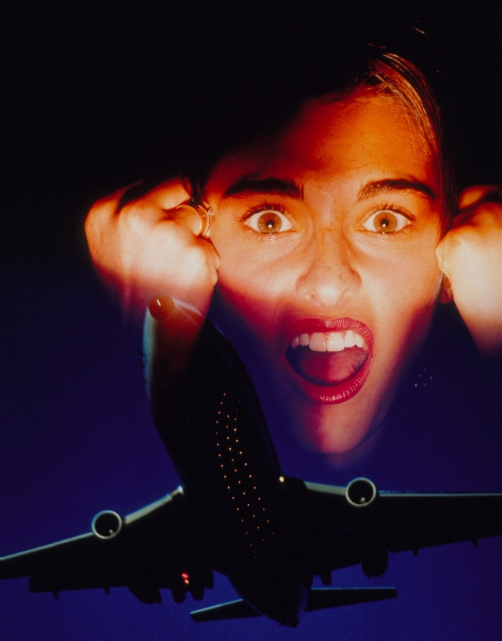 Gorivo kuljalo iz avionskog rezervoara tokom leta! (VIDEO)