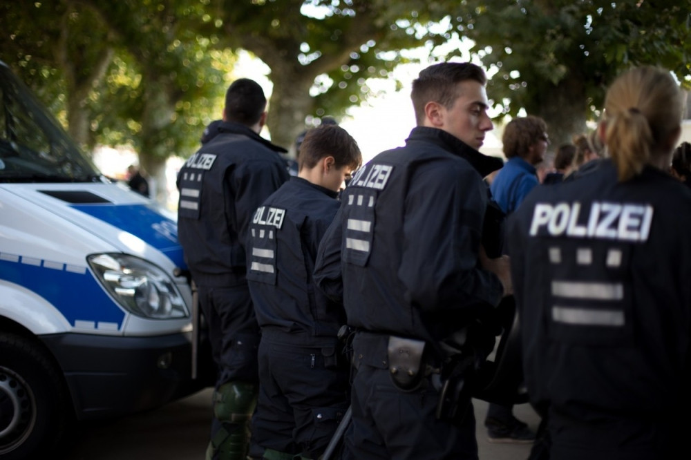 Dede pobegle iz staračkog doma, policija ih pronašla na NAJNEVEROVATNIJEM MESTU!
