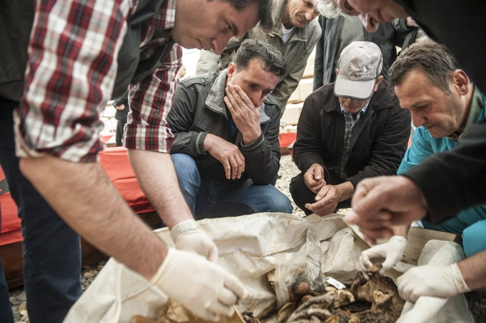 U rupu ubacili 100 obezglavljenih tela!