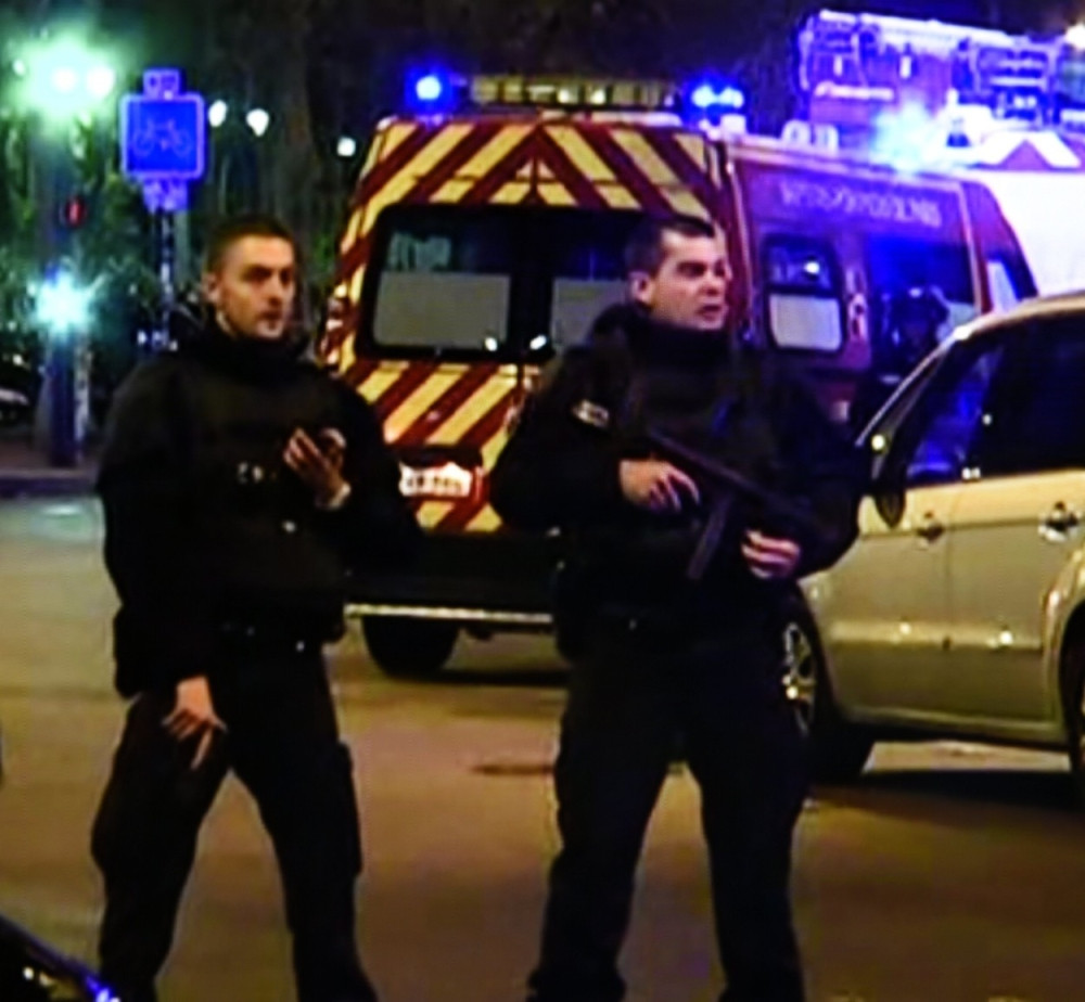 Sukob terorista i policije u Parizu (VIDEO)