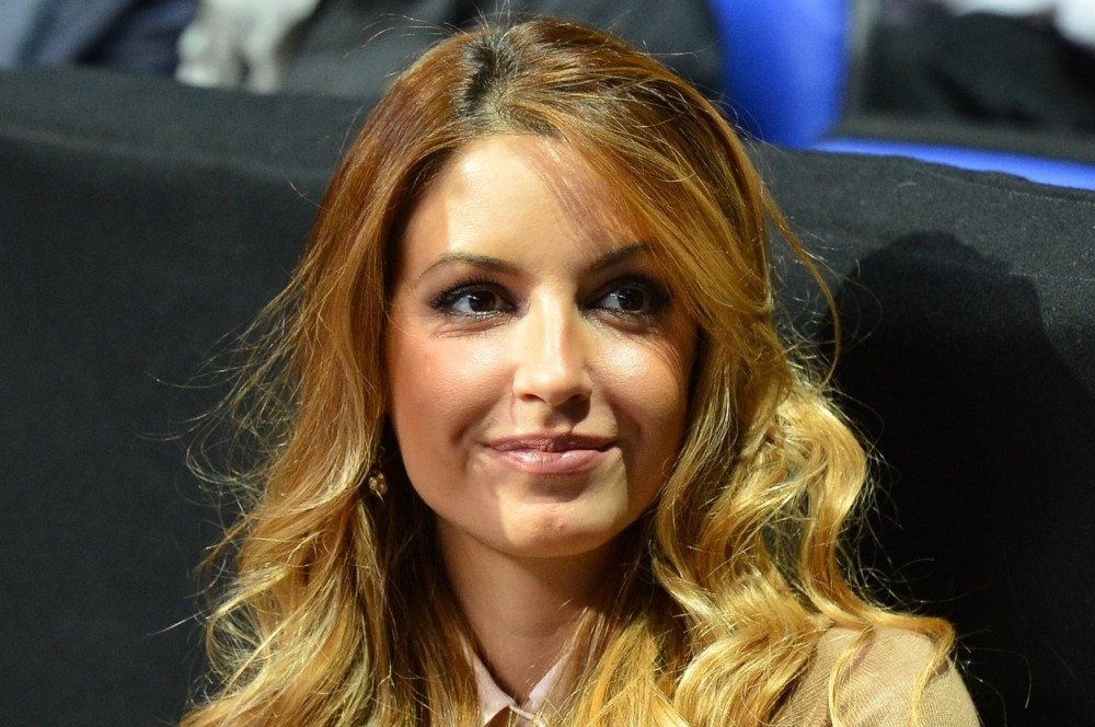 Skinula se Biljana Tipsarević: Potpuno naga u džakuziju gori! (FOTO/VIDEO)