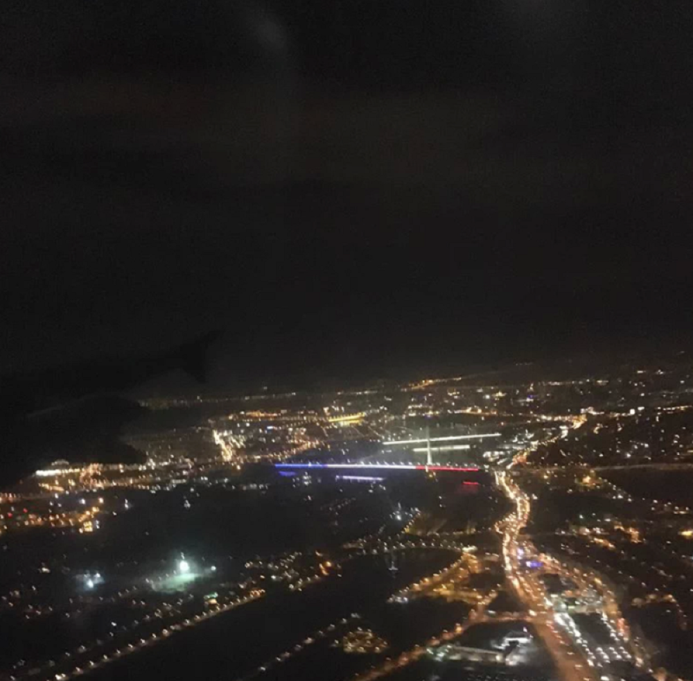 Beograd uveče pod narandžastim svetlom