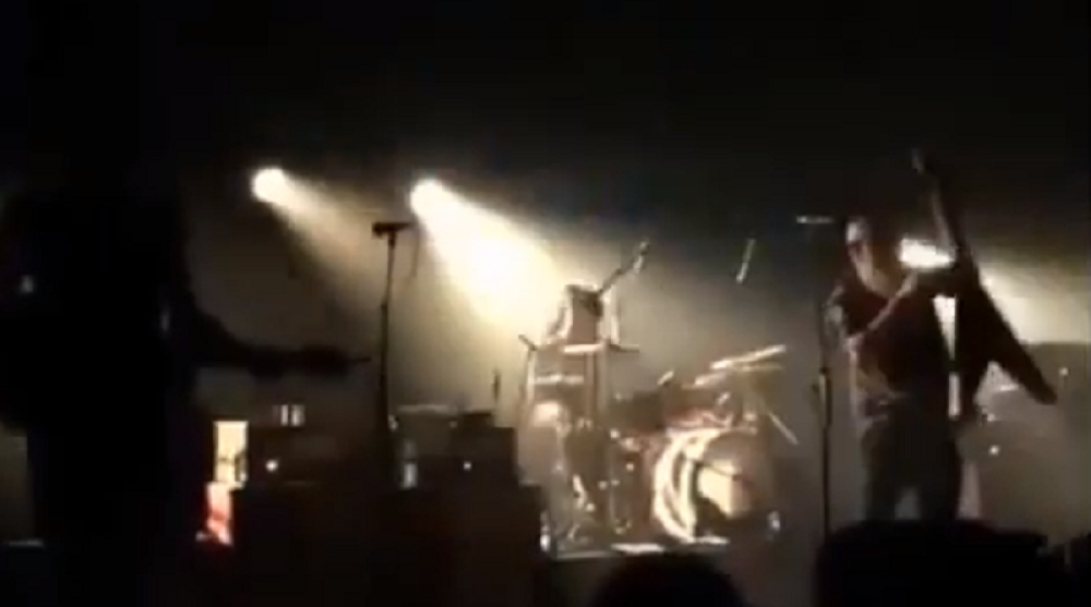 Svi pobegli sa koncerta našeg pevača!