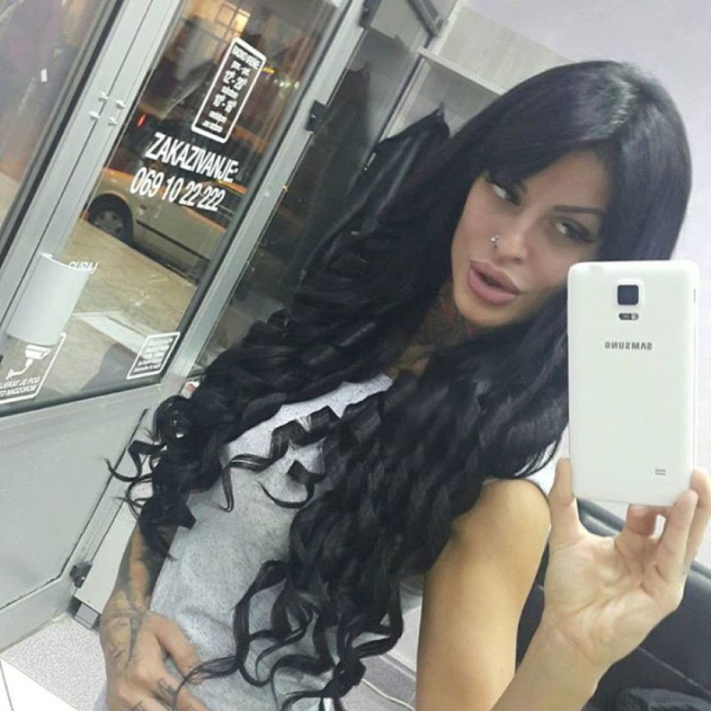 Krunićka ponovo potpuno gola! (FOTO)