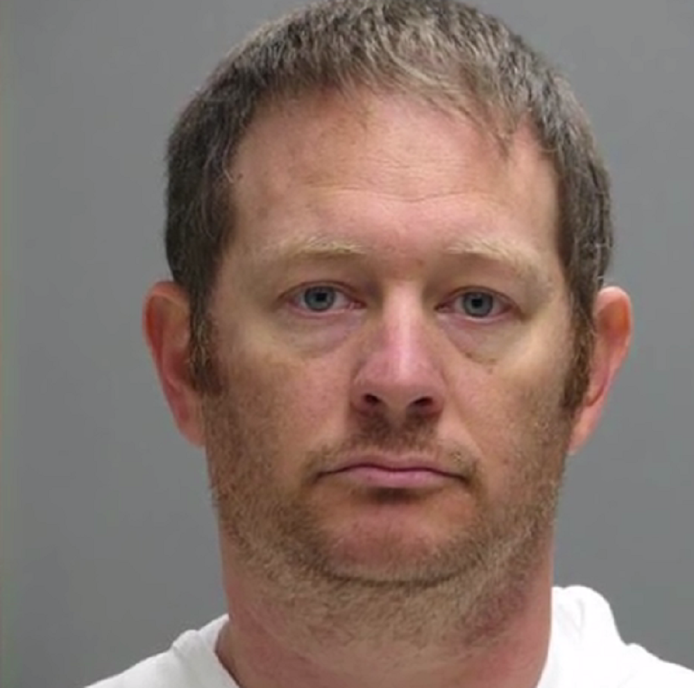 Radnik tajne službe nudio seks devojčici! (VIDEO)