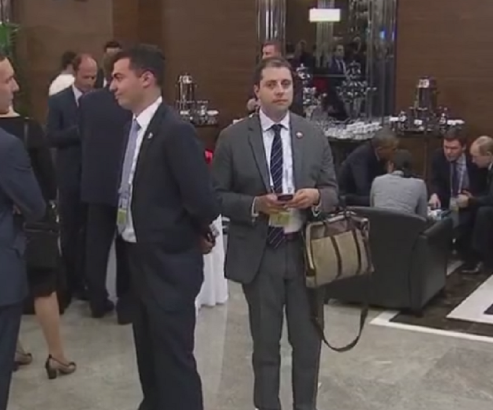 Pa je l' to tajni agent!? (VIDEO)