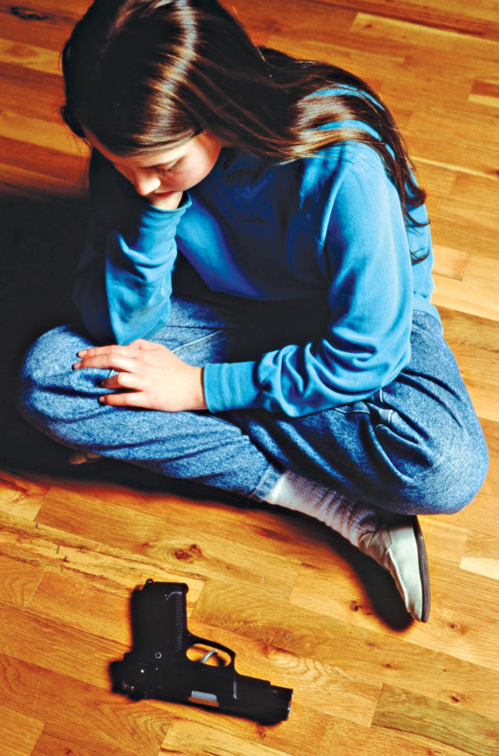 Devojčica se iz očevog „tetejca“ upucala u stomak!