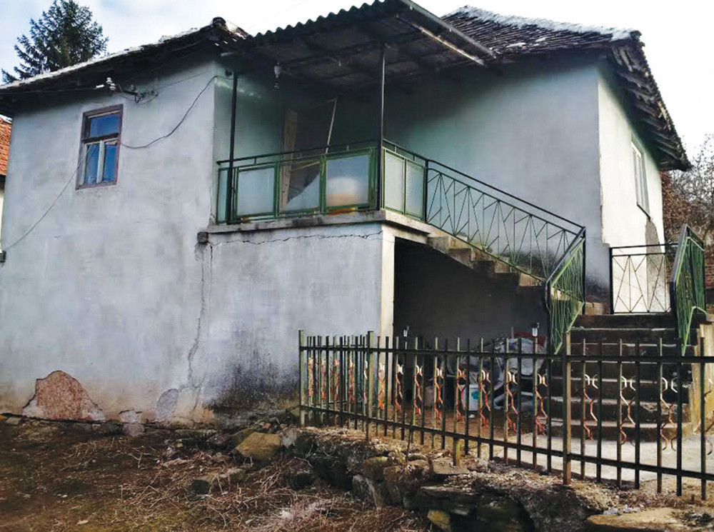 Misteriozno upucavanje na terasi kuće!