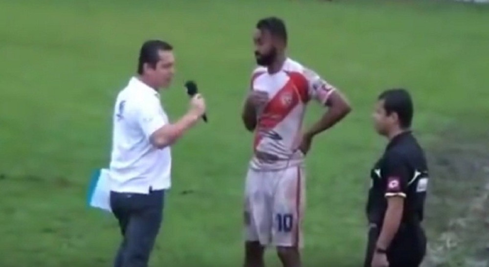 Sudija izbacio komentatora sa utakmice (VIDEO)