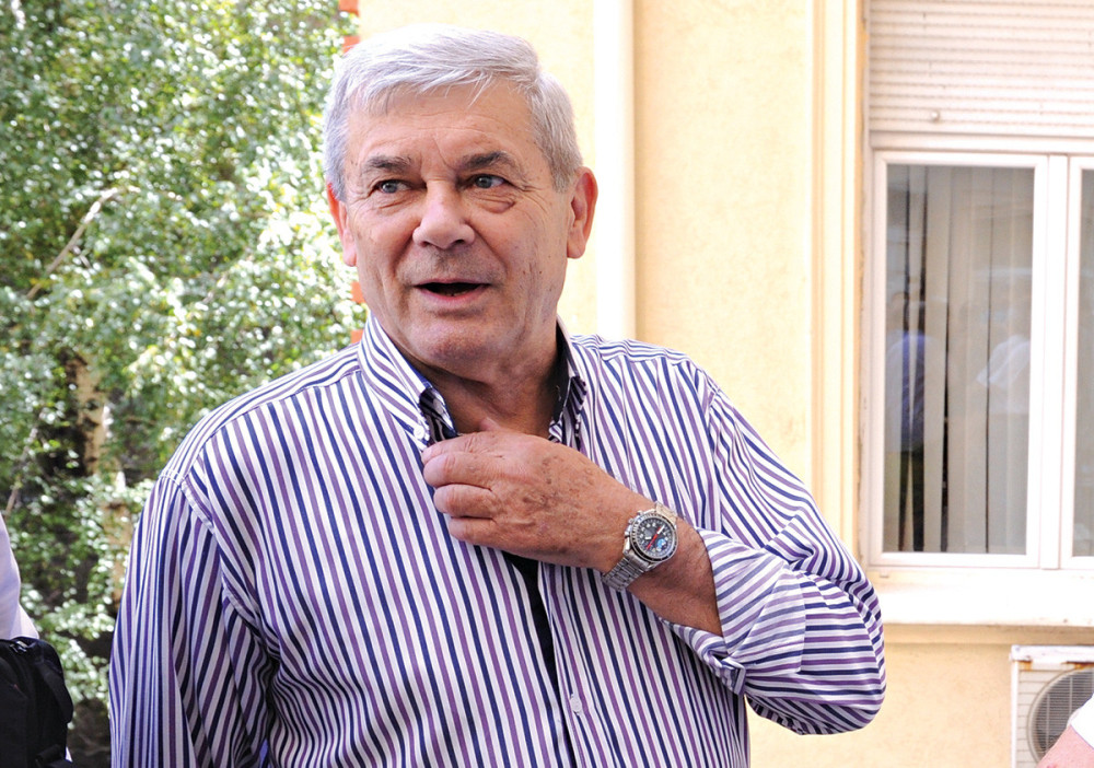 Preminuo Sani Santrač!