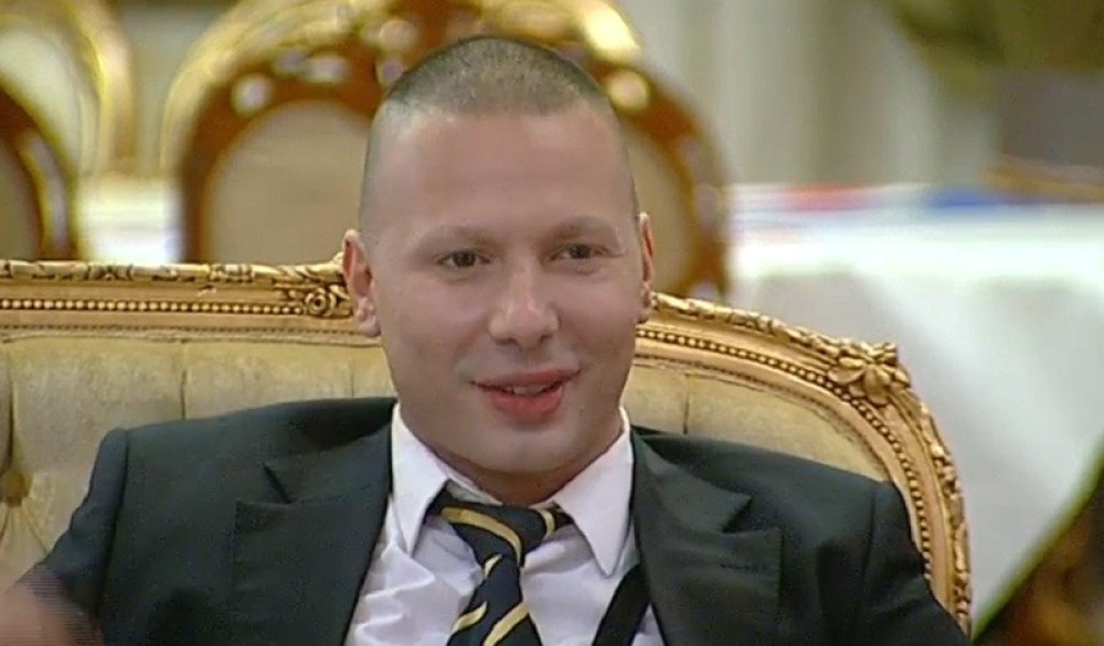 Brendon se izdeformisao puderom! (FOTO)