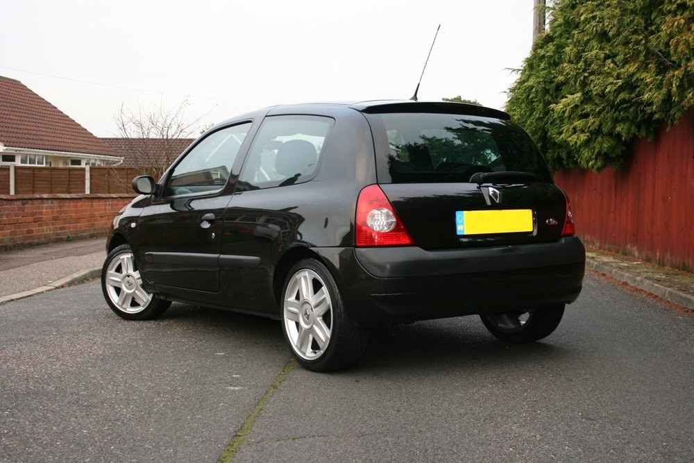 Pronađen automobil koji su koristili teoristi