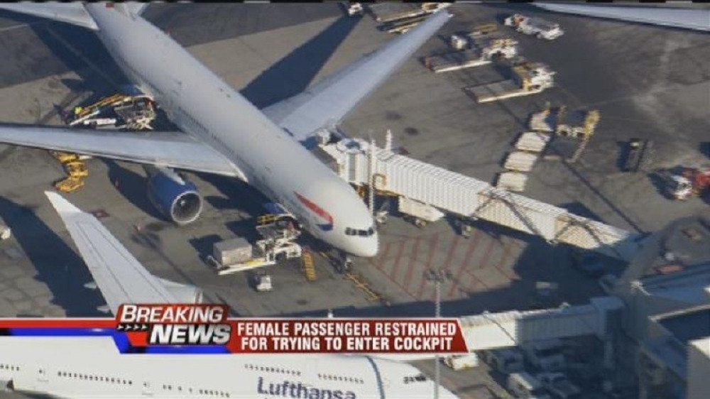 Avion hitno prizemljen zbog pijane putnice! (FOTO)