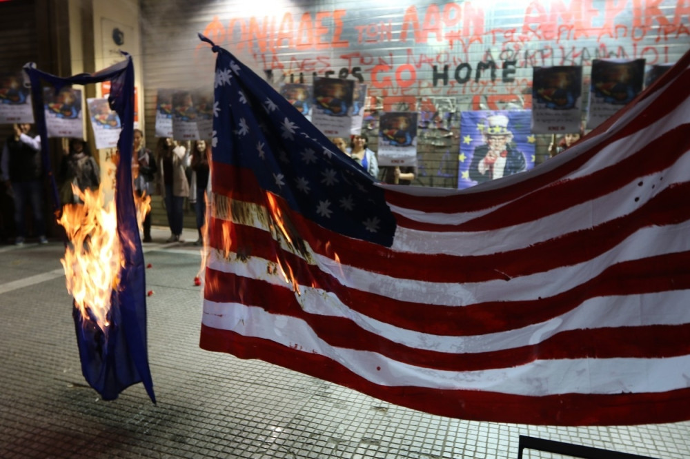 Sukob demonstranata i specijalaca u Atini