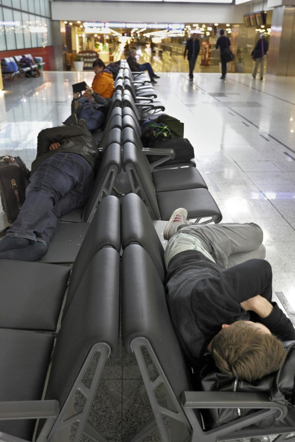 Grupa srpskih turista zarobljena na aerodromu na Skijatosu!