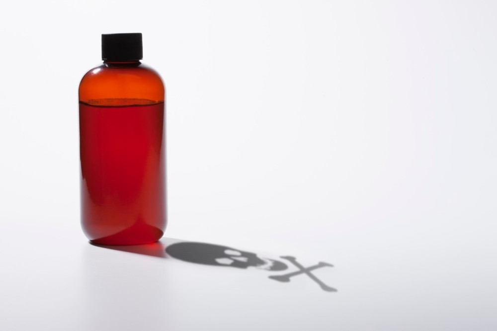 Pomrli jer su pili otrovni alkohol