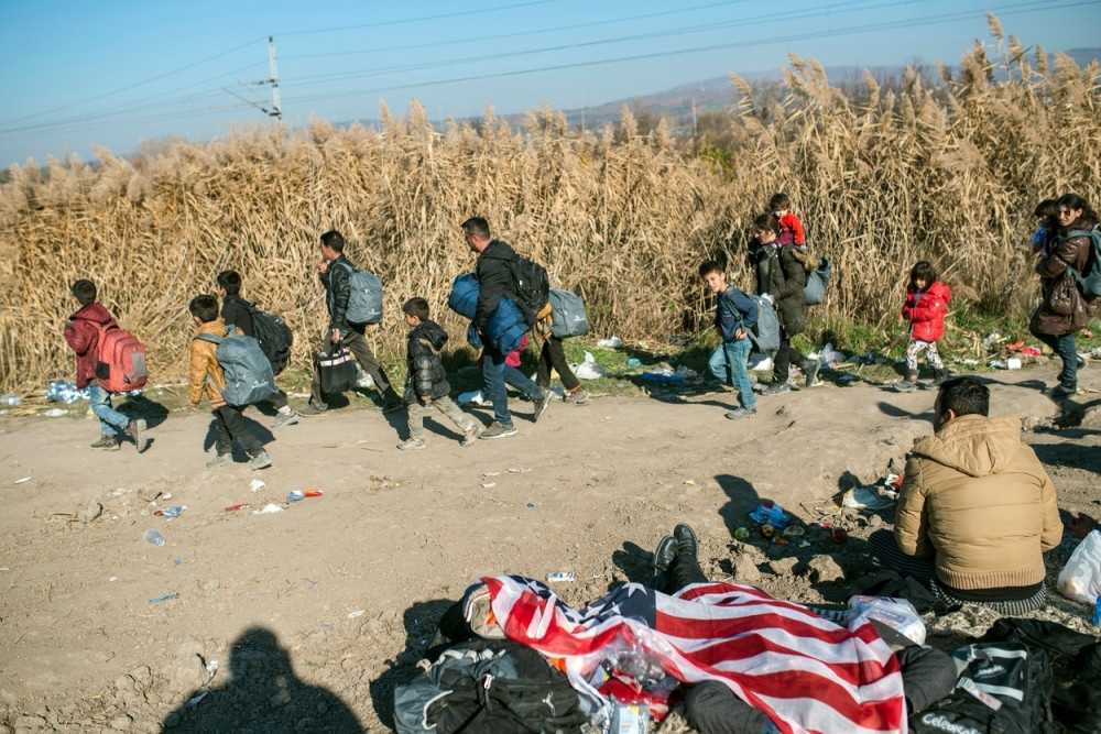 U Srbiji mirna situacija sa izbeglicama, u Makedoniji napeto