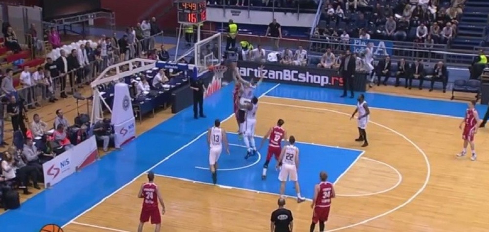 Vanja deli "južno voće" u Pioniru! (VIDEO)