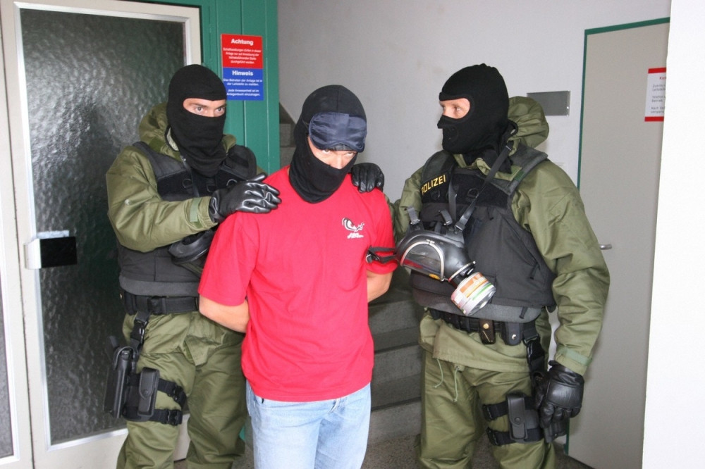 Austrijske "Kobre" otkrile teroristu među migrantima!