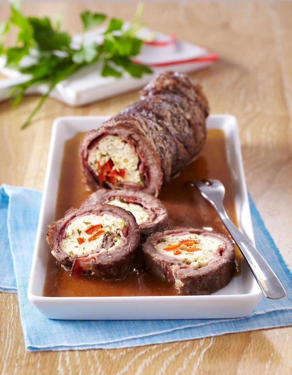 Mesni rolat punjen sirom