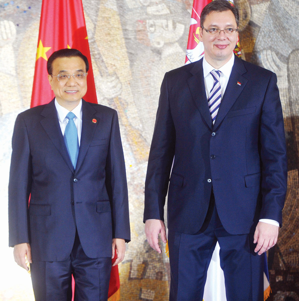 Vučić u Kini, tenzije u Srbiji
