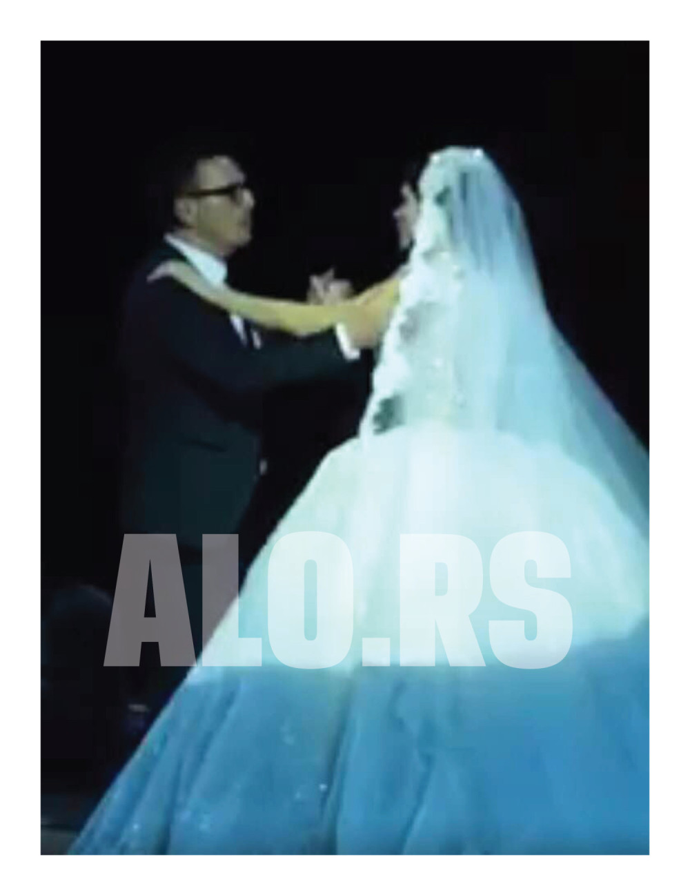 Keba se posvađao sa sinom na svadbi!