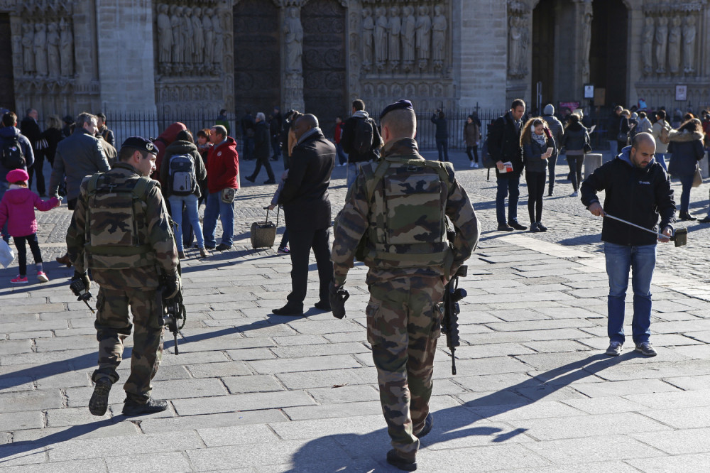 Sukob policije i demonstranata u Parizu