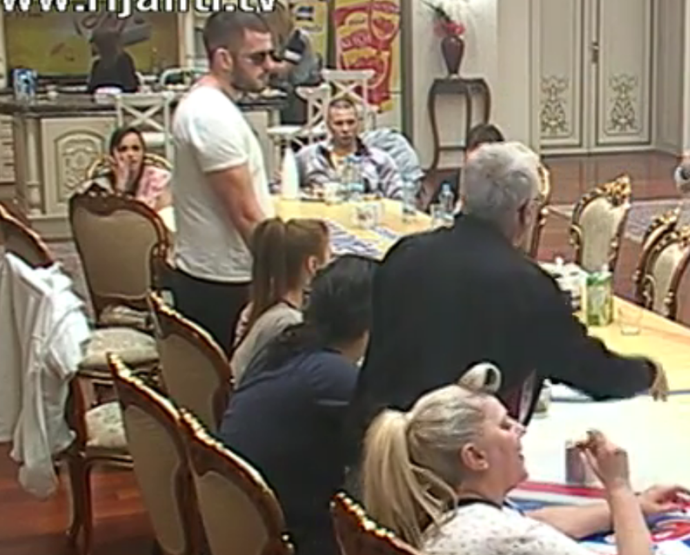 Željko prevario devojku s dečkom?