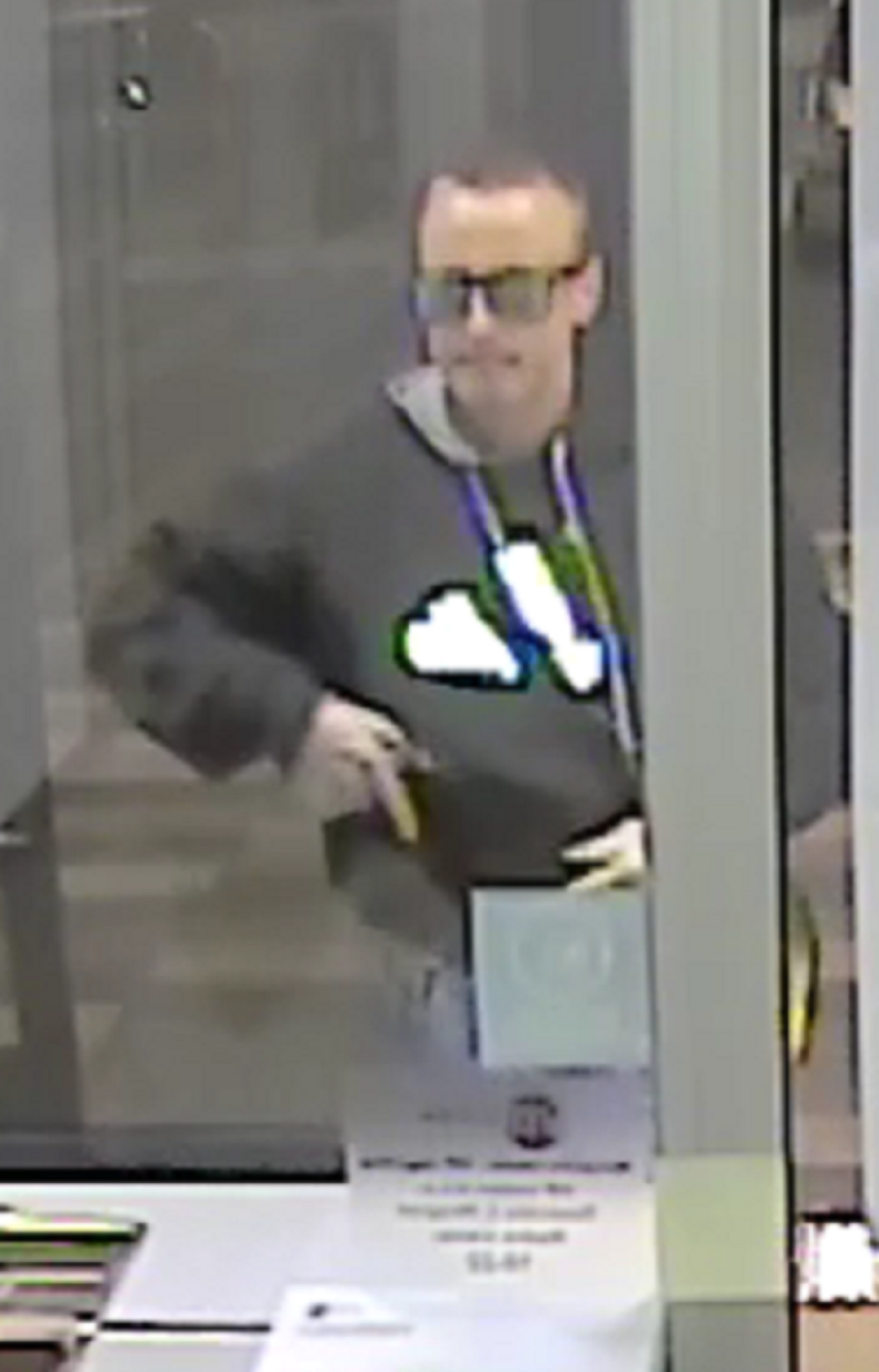 Ako ga budete videli zovite policiju! (FOTO)