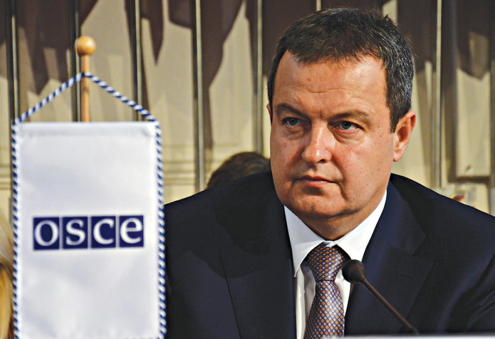 MI6 i CIA čuvaju Dačićev skup