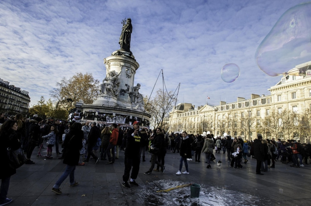 Evakuisan Trg Republike u Parizu!