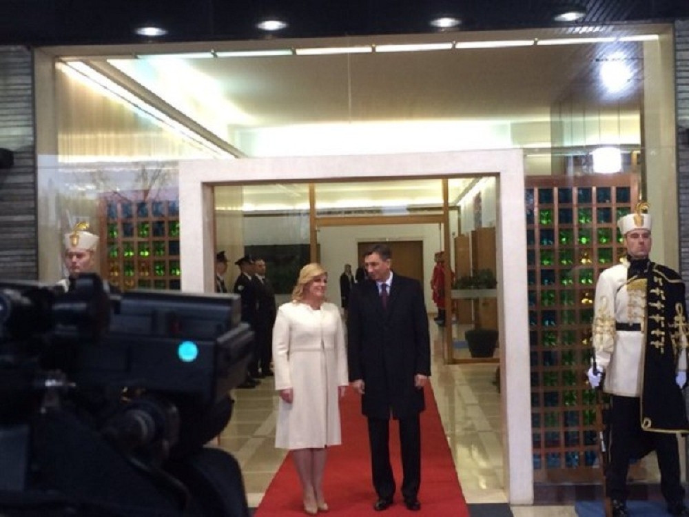 Toma jurio Kolindu za treći poljubac! (VIDEO)