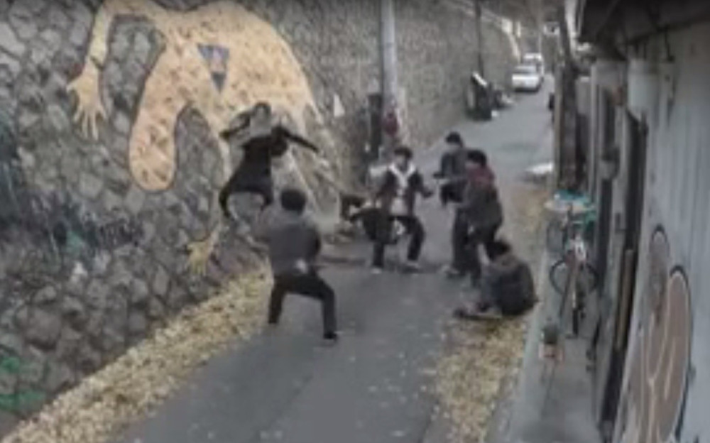 Evo šta se desi kada siledžije napadnu pogrešnu devojku (VIDEO)