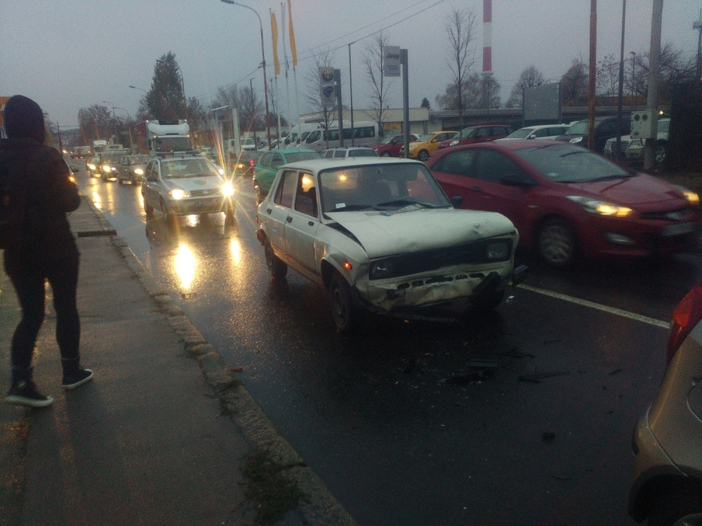 Tri kapi kiše, kolaps u saobraćaju