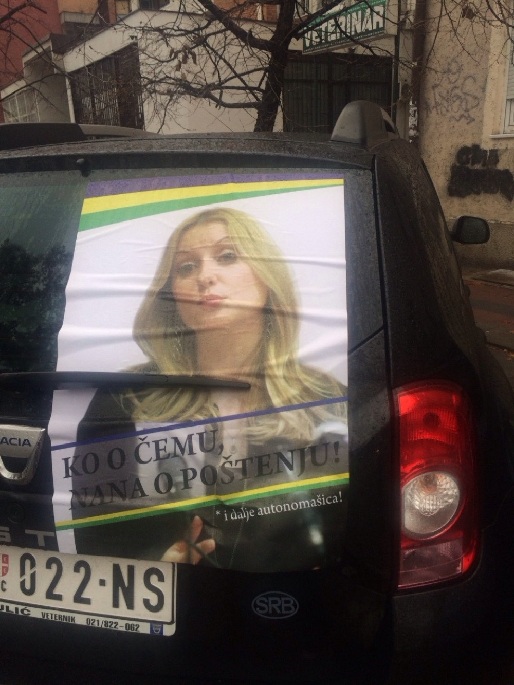 Uvredljivi plakati o Aleksandi Jerkov po Novom Sadu