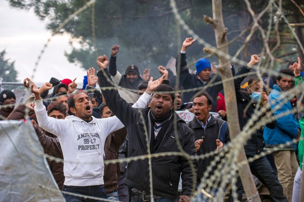 Sukob migranata s policijom na makedonskoj granici