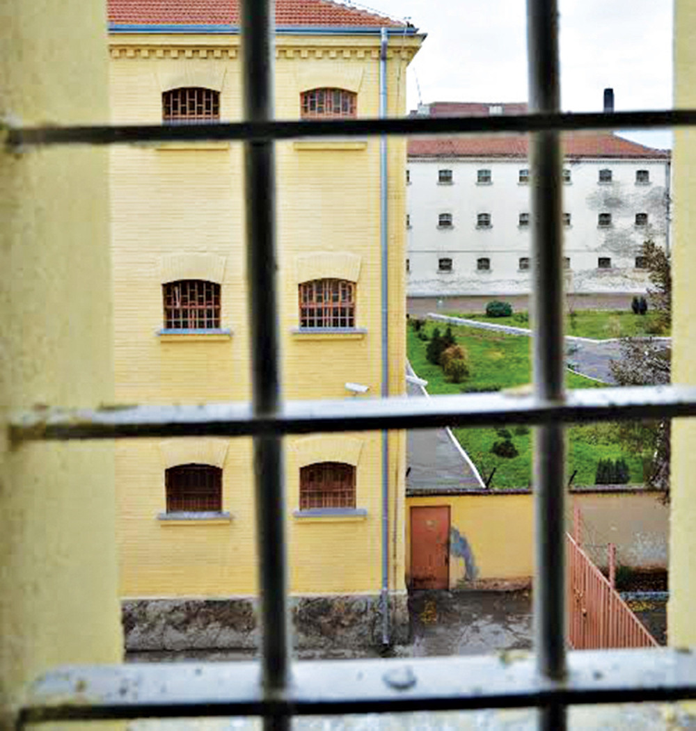 Robijaš zabranjene tablete krio u gaćama