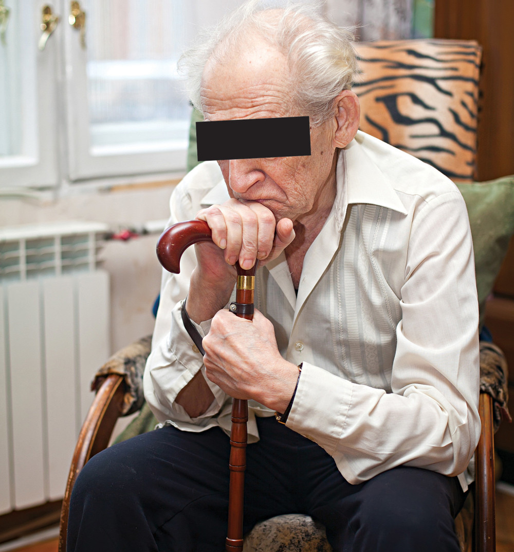 Vezao ruke žicom, pa se uštekao u struju!