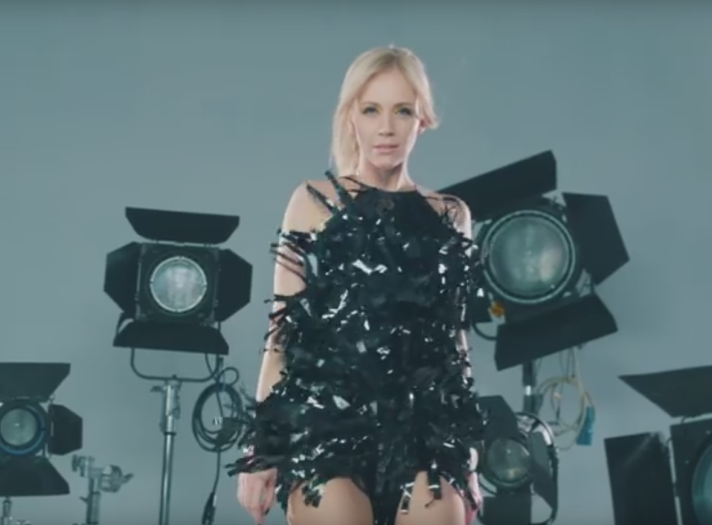 Zavrteće vam se zbog Jecinih bujnih grudi (FOTO)