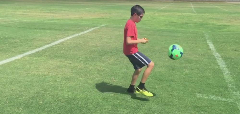 Mali fudbaler oduševio svet (VIDEO)