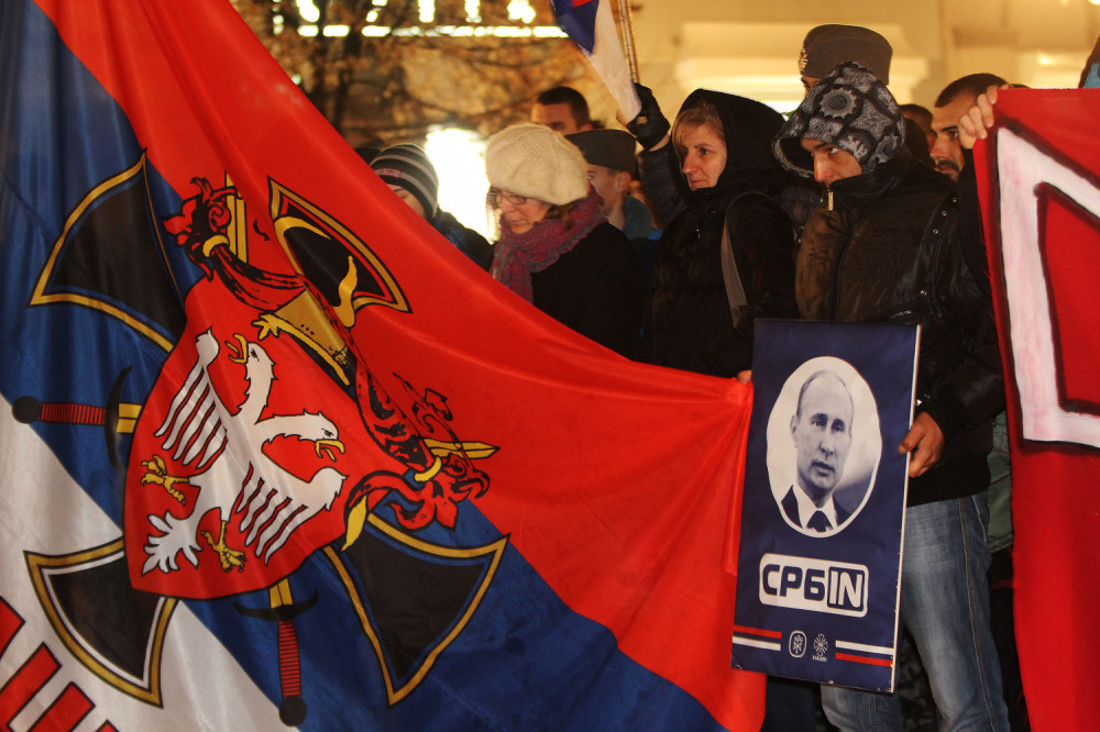 Ekstremna desnica mitingovala u Novom Sadu (FOTO)