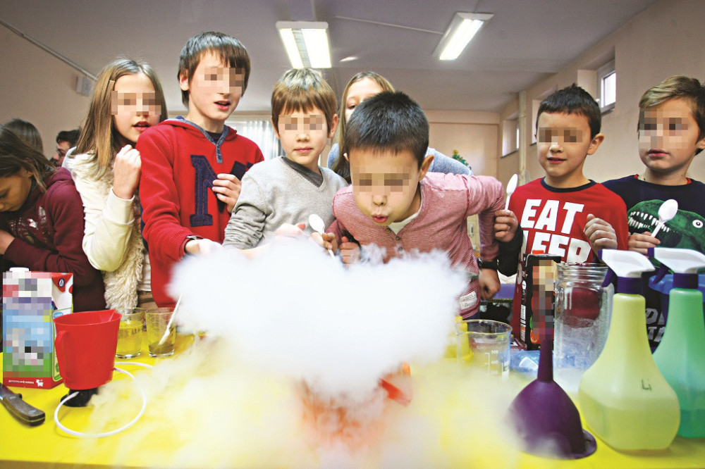 Marija (36) ima osmoro dece i prima pomoć od države, a pare troši na POVEĆANJE S*SA (VIDEO)