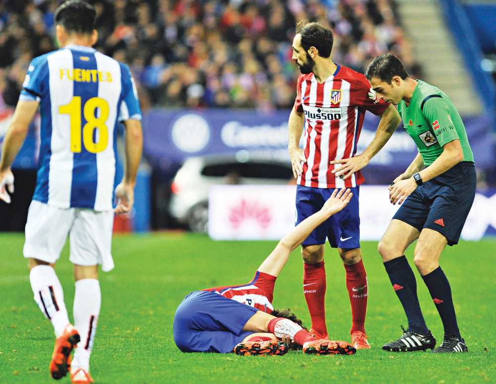Mendez polomio nogu o Markovu zadnjicu!