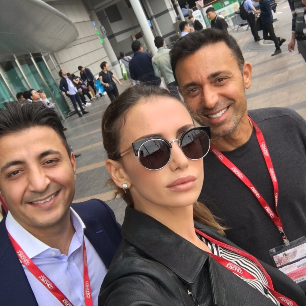 Emininog muža izbacili iz kafića!