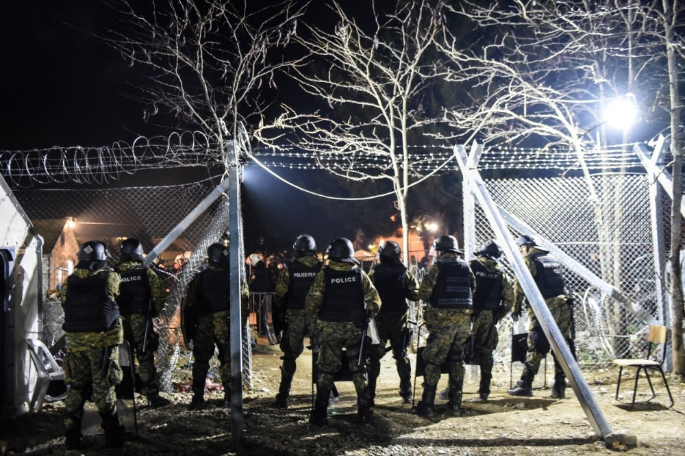 Kad je vozač ugledao naoružane ljude iskočio je i pobegao! Policajci su ostali šokirani koliko njih je izašlo iz vozila i šta su od njih tražili