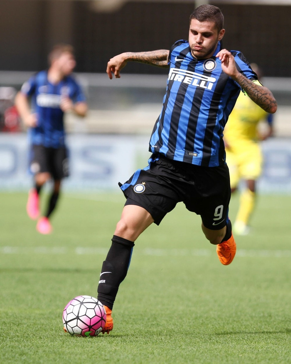 Fudbaler zapretio ženi razvodom zbog seksi fotki (FOTO)