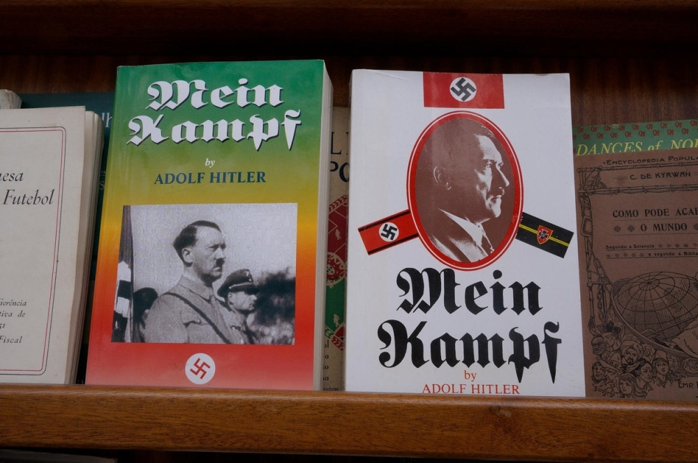 Hitlerov Majn Kampf za srednjoškolce?!
